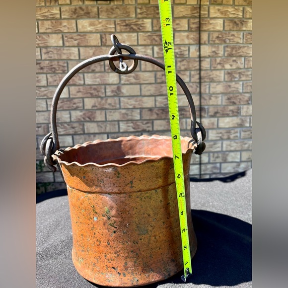 Late Victorian Hand-Hammered Copper Cauldron Pot - Picture 7 of 8